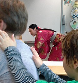 Samurai-Programm in der Schule. Rücken Stärken: Samurai, Bär und Tiger treffen sich.